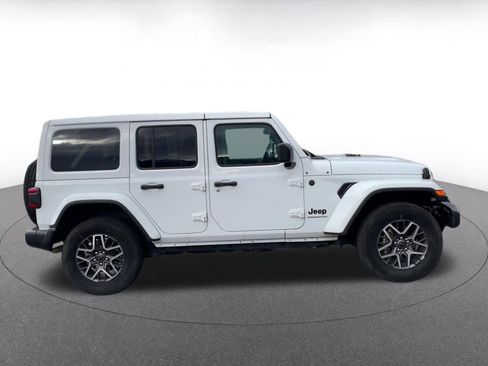 Used 2025 Jeep Wrangler Sahara image 16