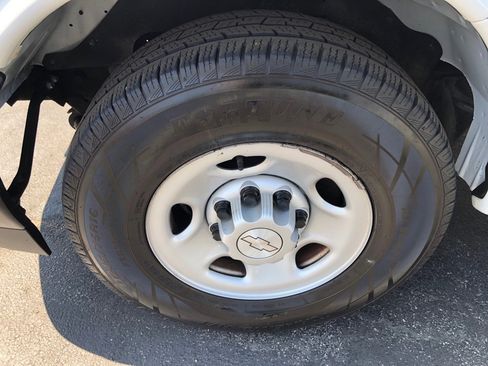 Used 2018 Chevrolet Express 2500 w/ Driver Convenience Package image 10