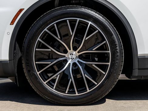 Certified 2025 Porsche Macan Electric RWD image 13