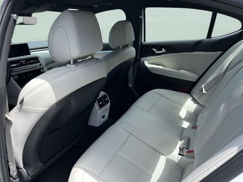 Used 2025 Genesis G70 2.5T image 18