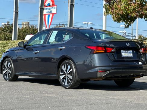 Certified 2022 Nissan Altima 2.5 SV image 6