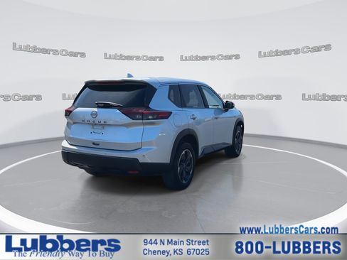 Used 2025 Nissan Rogue SV image 8