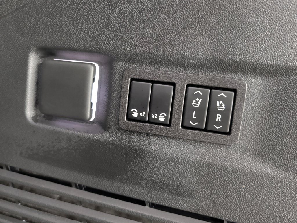 Used 2024 Chevrolet Tahoe High Country AWD/4WD image 34