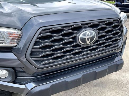 Used 2020 Toyota Tacoma TRD Off-Road AWD/4WD image 28