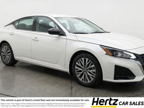 Used 2025 Nissan Altima 2.5 SV image 1