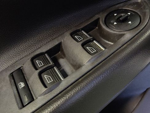 Used 2019 Ford Escape SE image 27