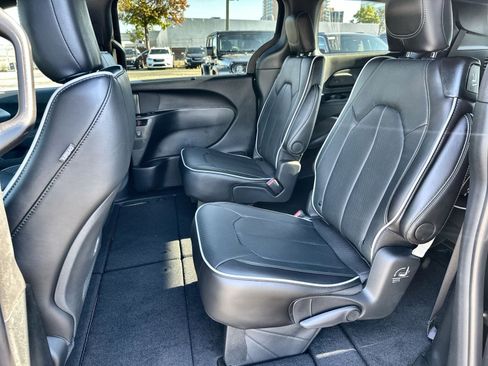 New 2026 Chrysler Pacifica Limited w/ S Appearance Package image 25
