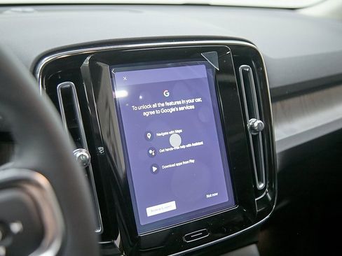 New 2025 Volvo XC40 B5 Plus w/ Climate Package image 11