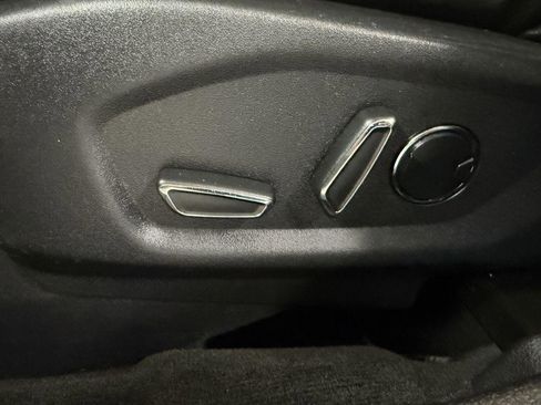 Used 2017 Ford Explorer XLT w/ Equipment Group 202A image 11