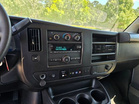 Certified 2025 Chevrolet Express 3500 LT w/ LT Preferred Equipment Group RWD image 15