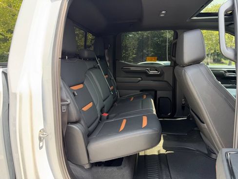 Used 2024 GMC Sierra 1500 AT4 w/ Technology Package AWD/4WD image 12