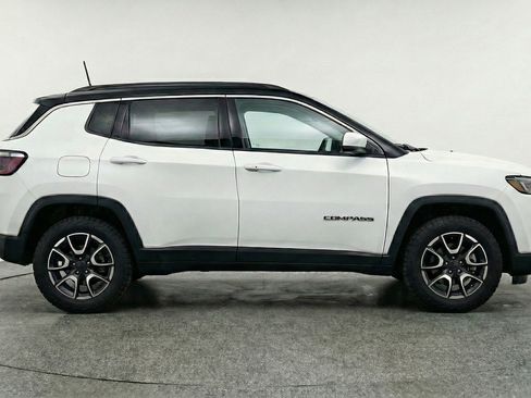 Used 2025 Jeep Compass Trailhawk image 11