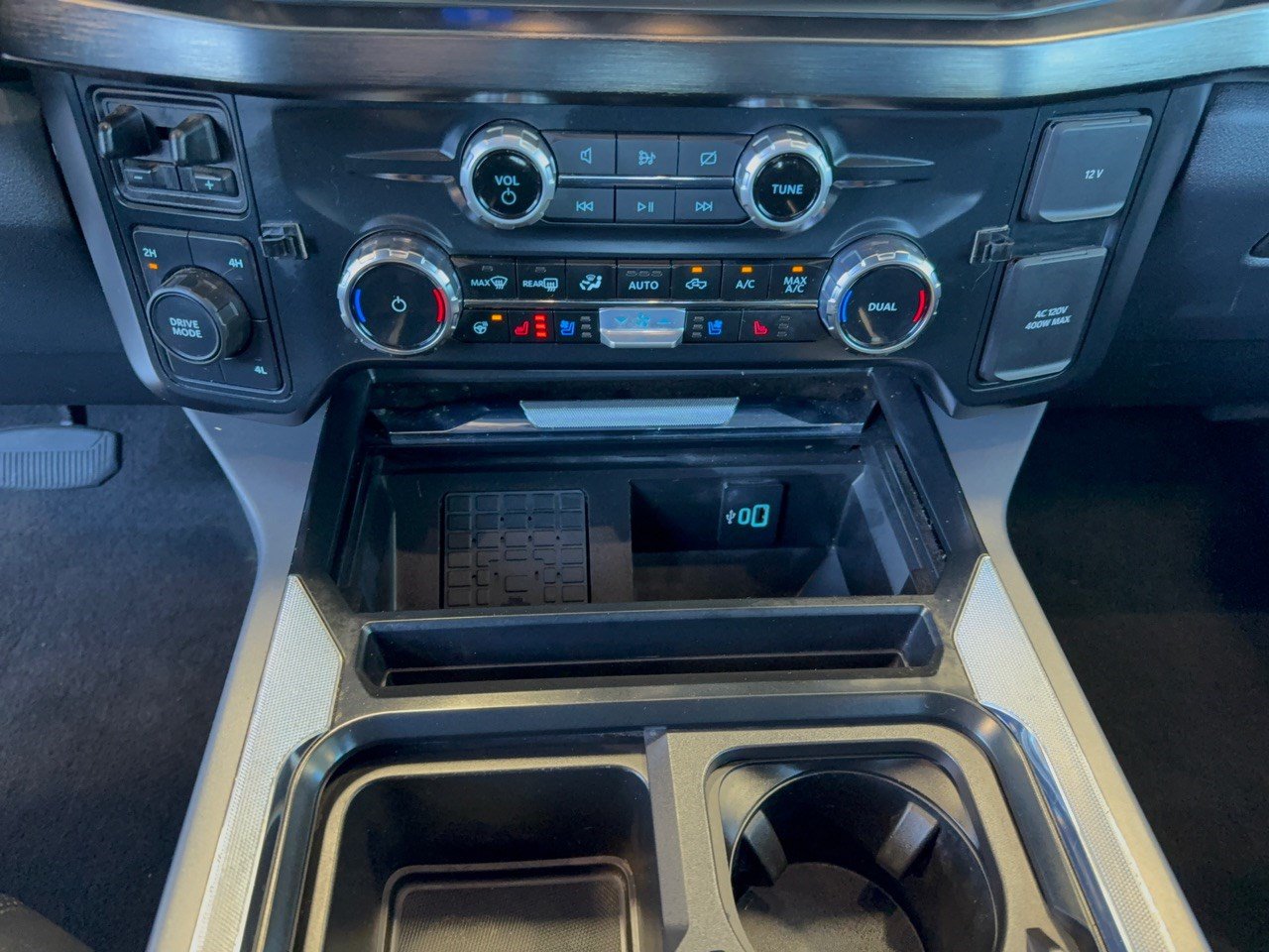 Used 2023 Ford F350 Lariat w/ Lariat Ultimate Package AWD/4WD image 22