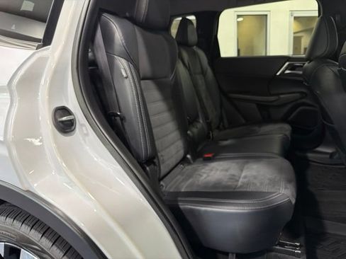 Used 2024 Mitsubishi Outlander SE FWD image 29