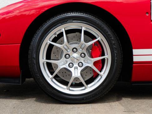 Used 2005 Ford GT RWD image 42