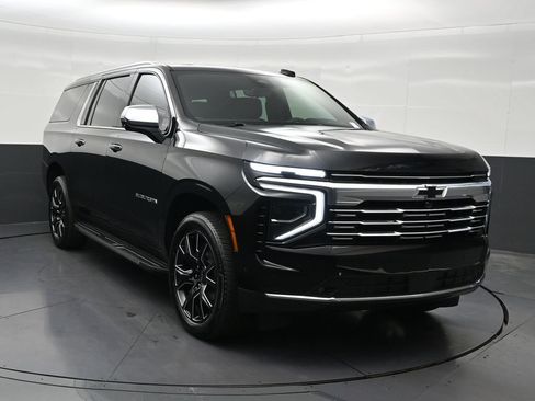 Used 2026 Chevrolet Suburban Premier RWD image 8