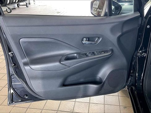 Used 2025 Nissan Versa SV FWD image 2