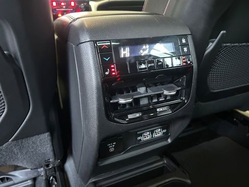 Used 2023 Jeep Grand Cherokee L Limited w/ Black Appearance Package image 36