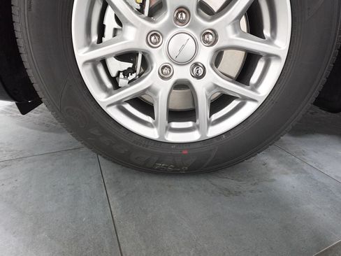 New 2027 Chrysler Pacifica Select FWD image 32
