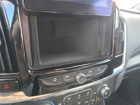 Used 2023 Chevrolet Traverse LT image 11