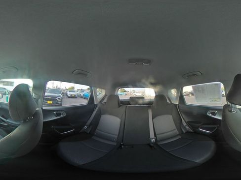 Used 2025 Kia Soul LX w/ LX Technology Package FWD image 40