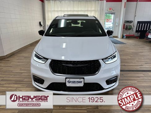 New 2026 Chrysler Pacifica Select image 7