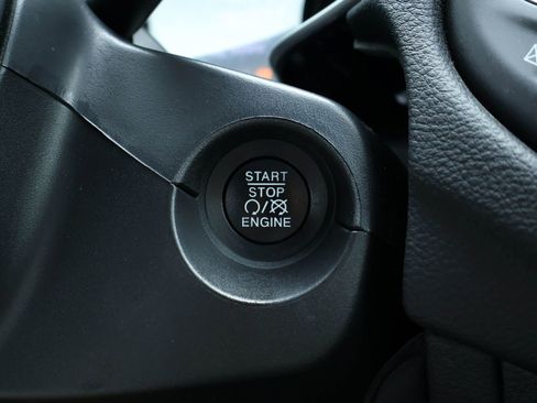 Used 2019 Jeep Compass Latitude FWD image 25