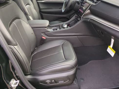 New 2025 Jeep Grand Cherokee L Limited w/ Luxury Tech Group II image 24