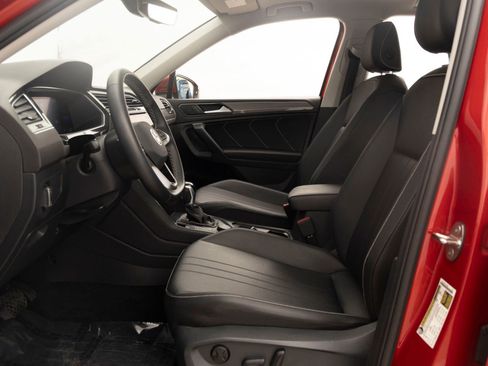 Used 2022 Volkswagen Tiguan SE w/ Panoramic Sunroof Package AWD/4WD image 14