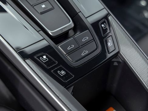 Used 2025 Porsche 911 Carrera image 40