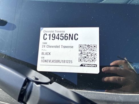 Used 2024 Chevrolet Traverse RS image 35
