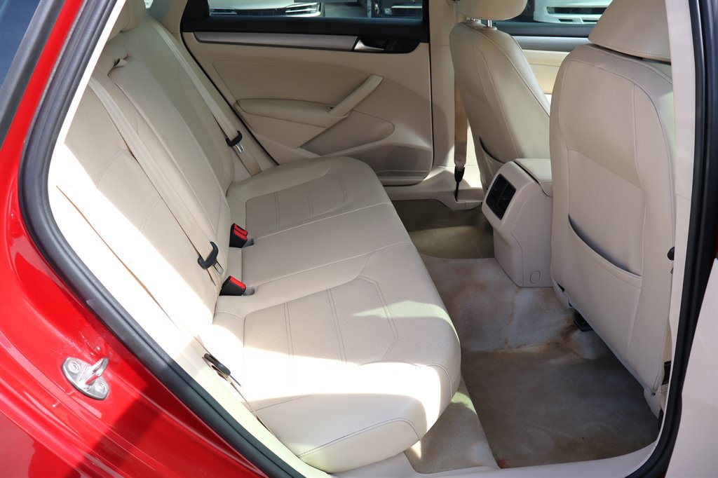 Used 2015 Volkswagen Passat TDI SE FWD image 20