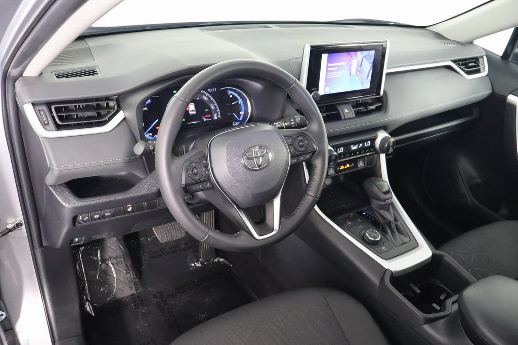 Used 2024 Toyota RAV4 XLE AWD/4WD image 7