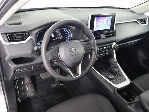 Used 2024 Toyota RAV4 XLE AWD/4WD image 7