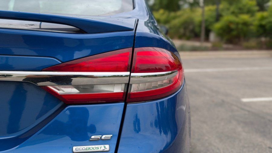 Used 2018 Ford Fusion SE w/ Equipment Group 201A FWD image 6