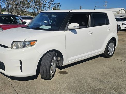 Used 2012 Scion xB FWD image 1