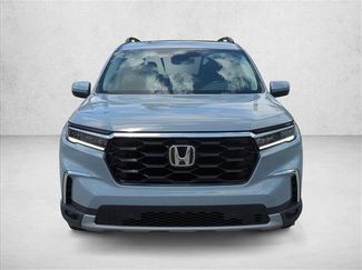 Used 2025 Honda Pilot Touring video 2