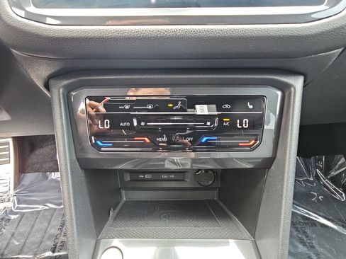 Used 2022 Volkswagen Tiguan SE R-Line FWD image 25