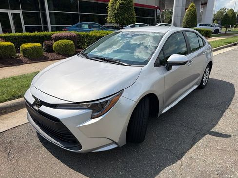 Used 2023 Toyota Corolla LE FWD image 3