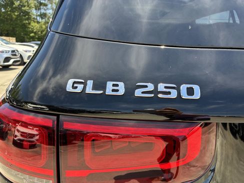 Used 2023 Mercedes-Benz GLB 250 image 21
