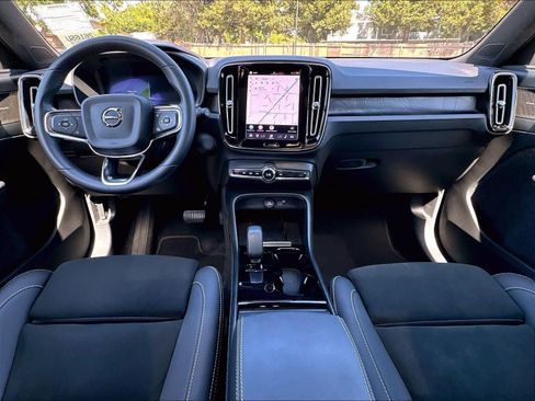 Used 2023 Volvo XC40 Recharge Ultimate AWD/4WD image 18