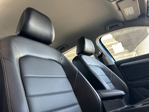 Used 2022 Volkswagen Jetta SE FWD image 17