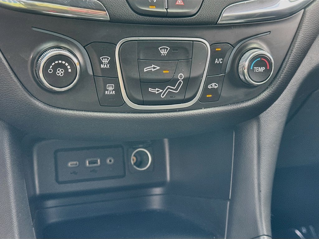 Used 2023 Chevrolet Equinox LT FWD image 15