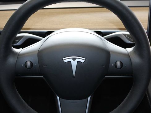 Used 2024 Tesla Model Y Long Range AWD/4WD image 10