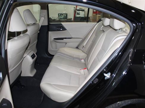 Used 2017 Honda Accord Touring image 26