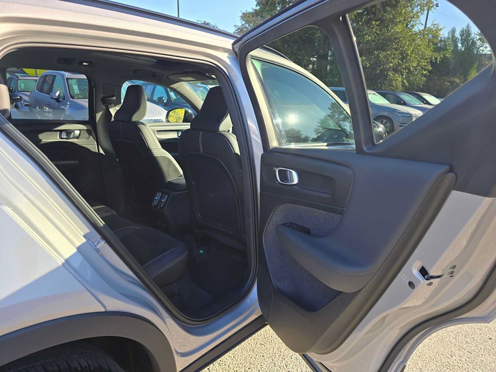 Used 2023 Volvo XC40 Recharge Ultimate AWD/4WD image 14