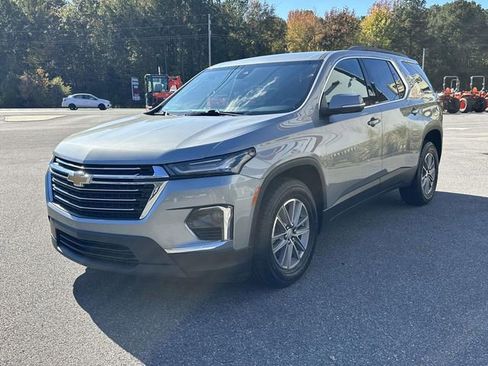 Used 2023 Chevrolet Traverse LT image 8