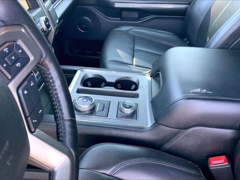 Used 2021 Ford Expedition XLT AWD/4WD image 17