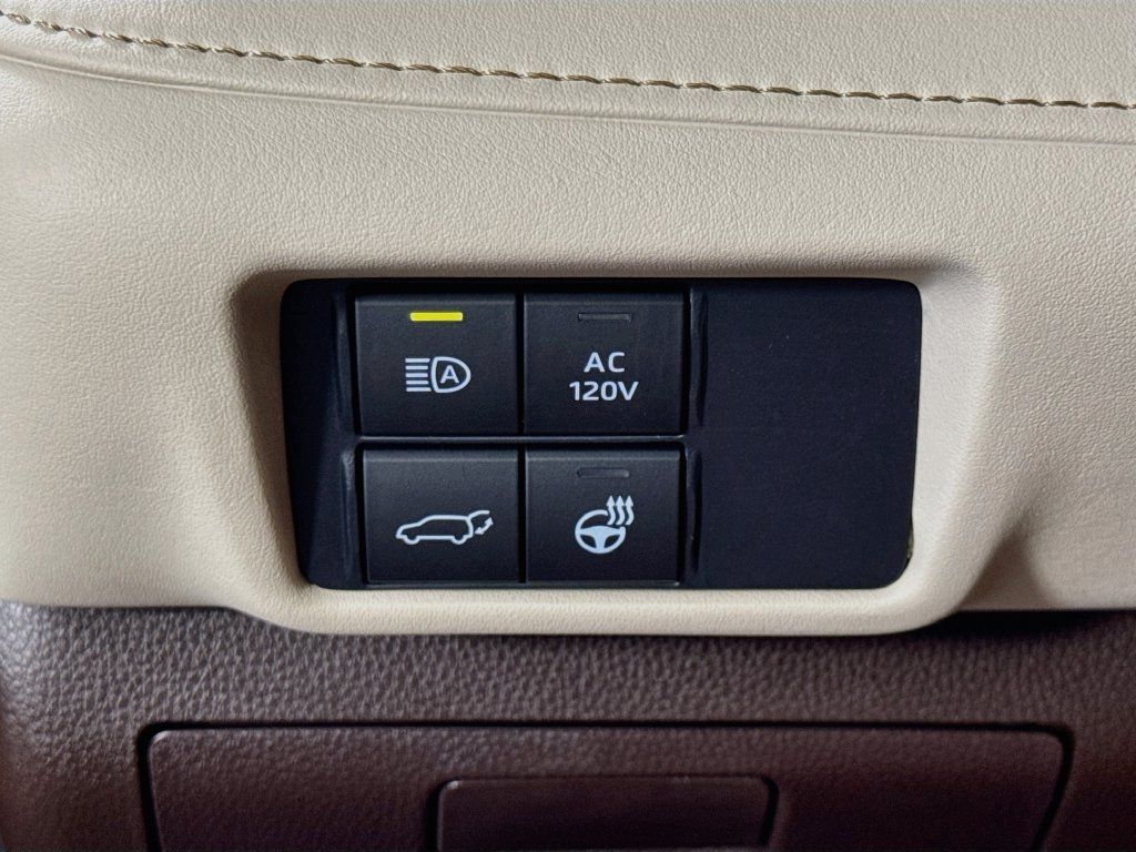 Used 2021 Toyota Highlander Limited AWD/4WD image 20