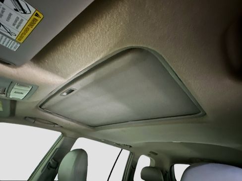 Used 2011 Toyota Highlander Limited w/ Tow Pkg AWD/4WD image 27